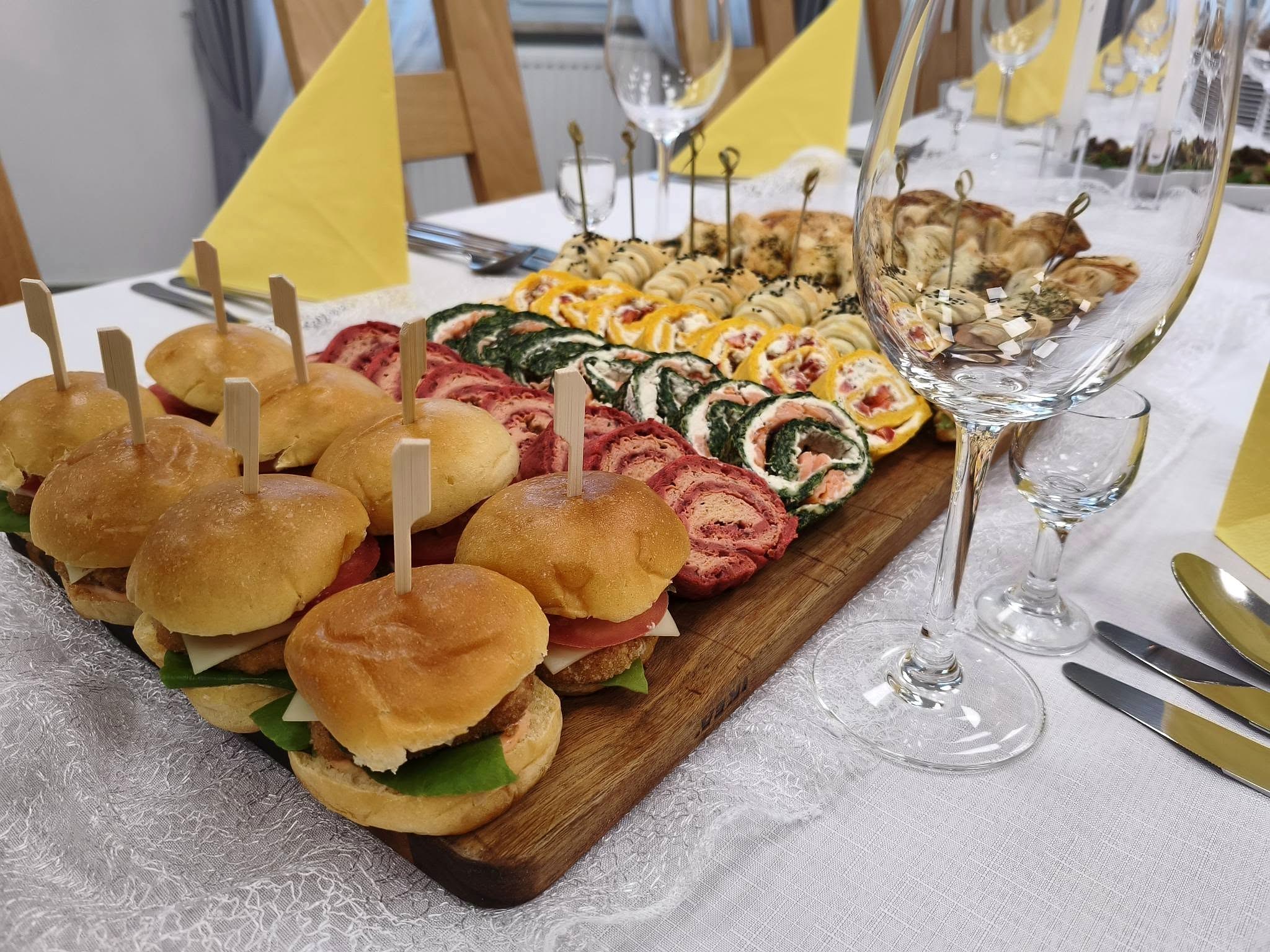 Przekąski przygotowane przez kuchnię Leonianum