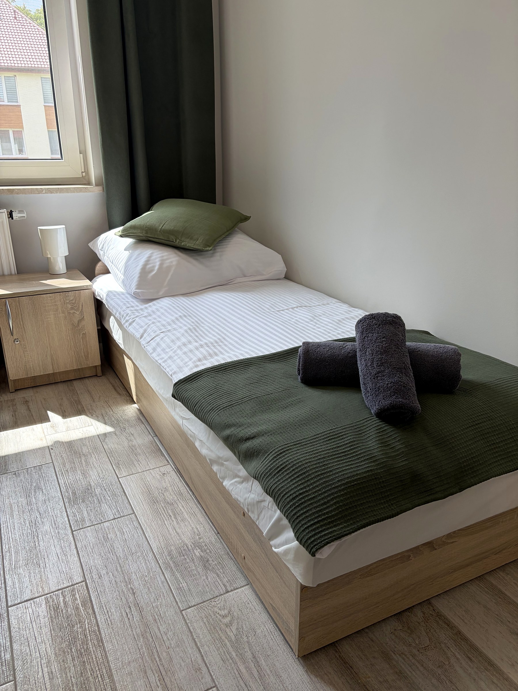 Pokój hotelowy Leonianum w świetle dziennym